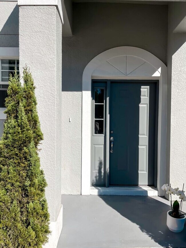 Foto del edificio - Updated 3 bed 2.5 bath Townhome