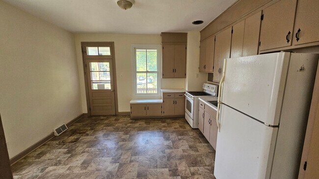 Foto del edificio - 3 Bedroom Duplex!
