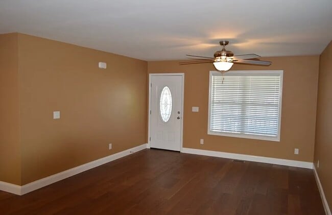 Foto del edificio - 308 Sparks Ln