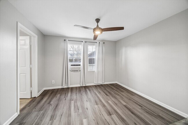 Foto del edificio - 7837 Dayton St