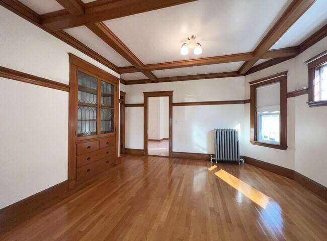 Building Photo - 117 Redlands Rd