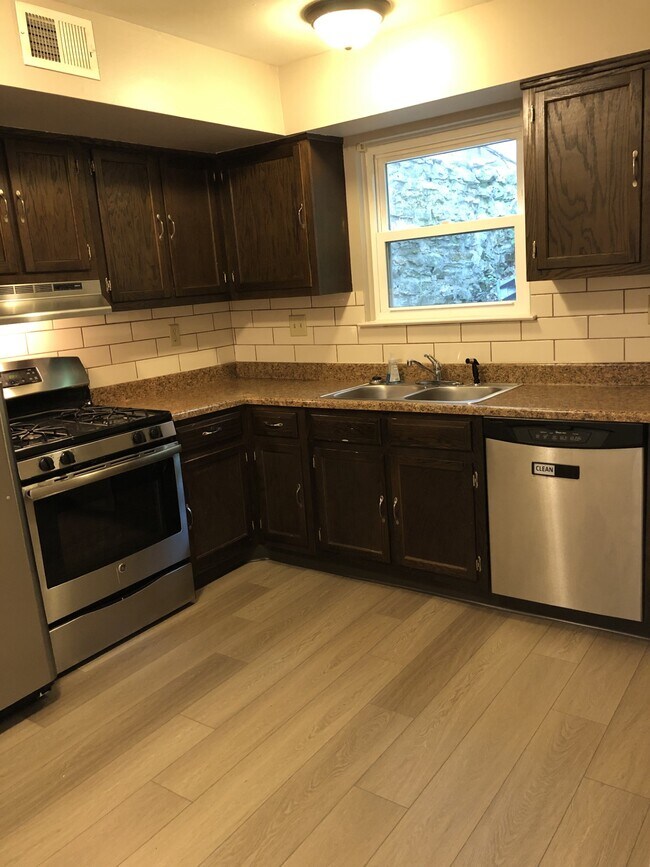 Building Photo - 714 Summit Chase Dr