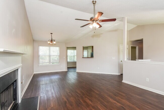 Building Photo - 3105 Brookfield Dr SW