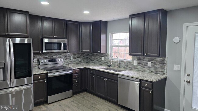 Building Photo - 214 Nottoway Dr