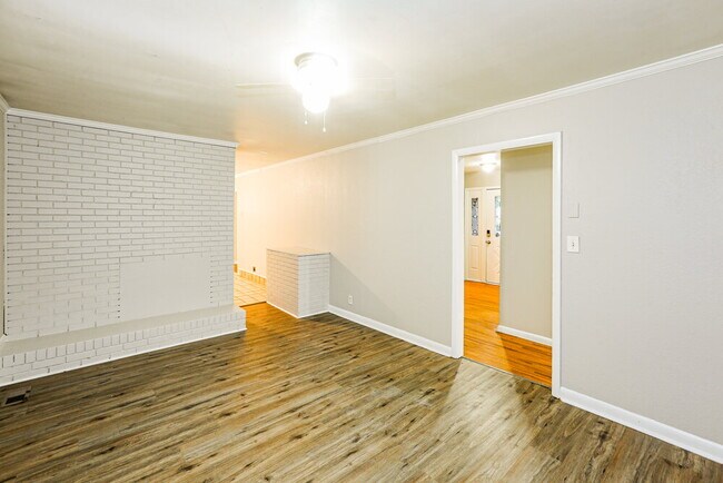 Foto del edificio - 758 Denning Pl