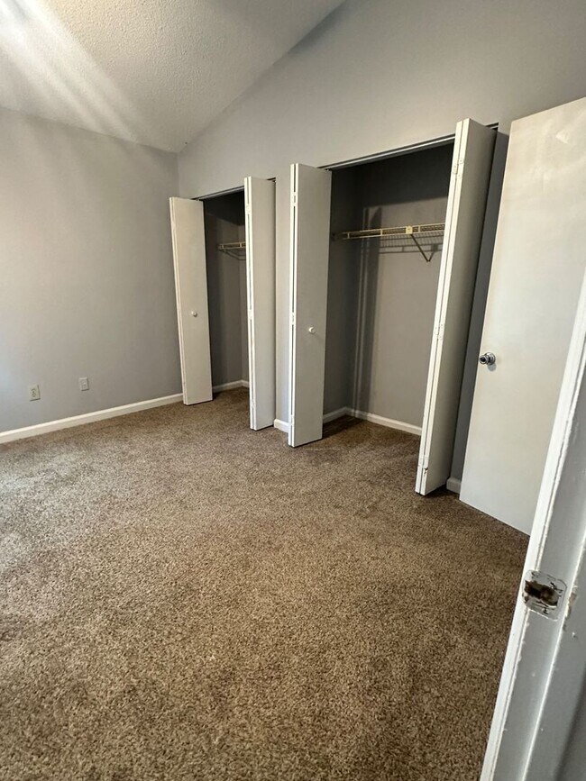 Foto del edificio - Coming Soon! 2 Bedroom Townhouse