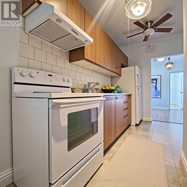 Building Photo - 206 Augusta Ave