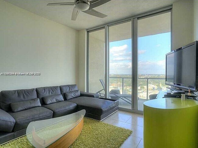 Foto del edificio - 3470 E Coast Ave
