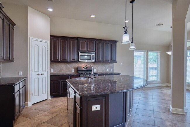 Foto del edificio - 6302 Falling Briar Lane