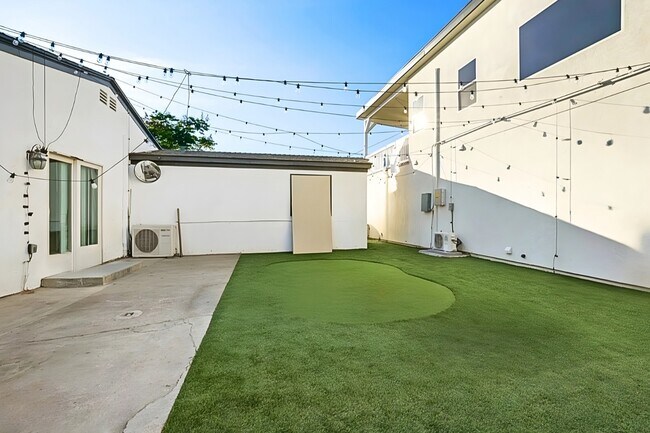 Foto del edificio - 6124 Pembroke Dr