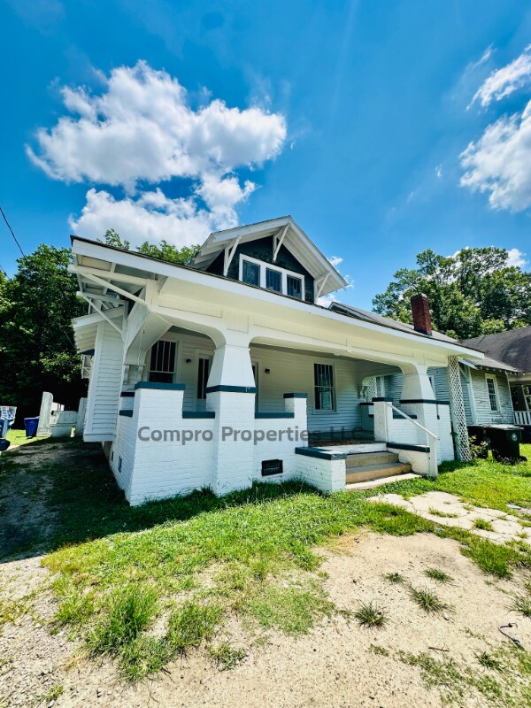 Foto principal - 702 Kenan St W