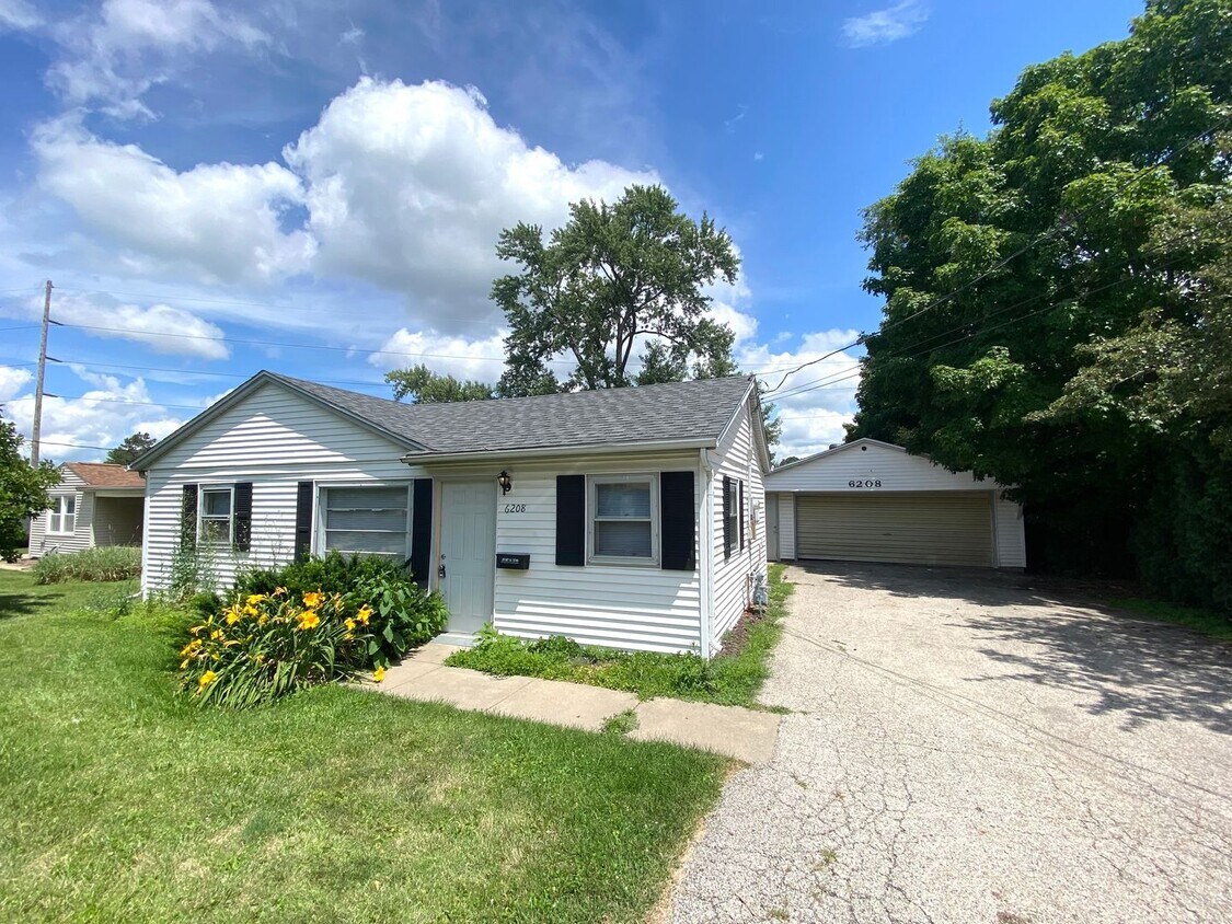 Primary Photo - 3 Bedroom, 2 Bath Home, Available Now!