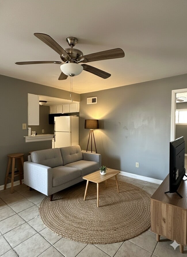 Building Photo - 516 Holiday Dr