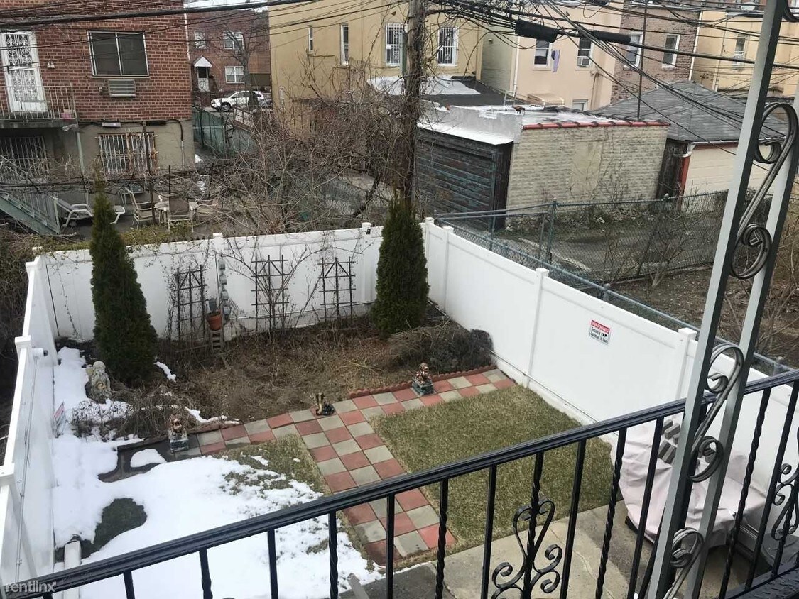 Primary Photo - 22-28 Steinway St