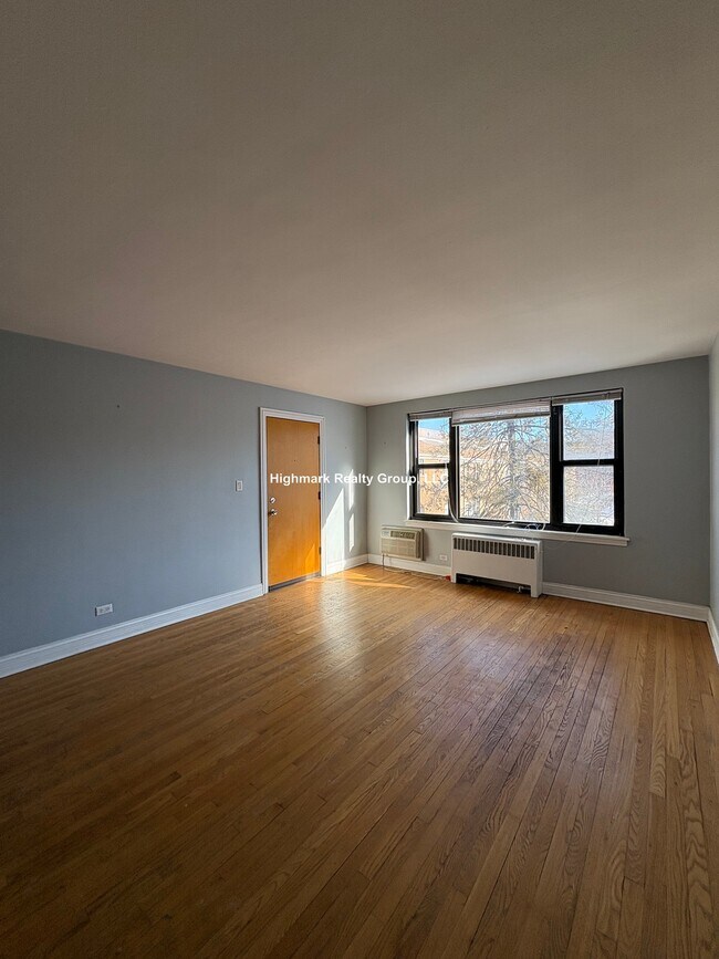 Building Photo - 7320 North Ridge Blvd. Unit 3W