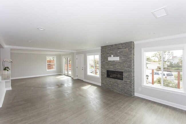 Foto del edificio - Newly Remodeled 3 Bedroom House by La Joll...
