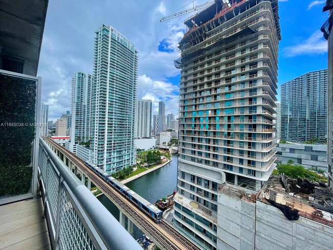 Foto del edificio - 690 SW 1st Ct