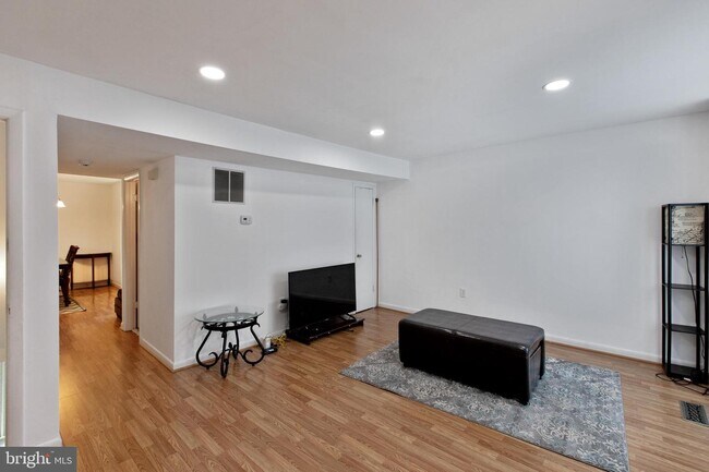 Building Photo - 14829 Ensor Ct
