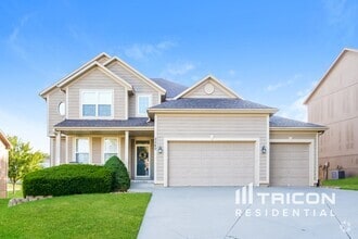Building Photo - 2340 SW HawkView Rd