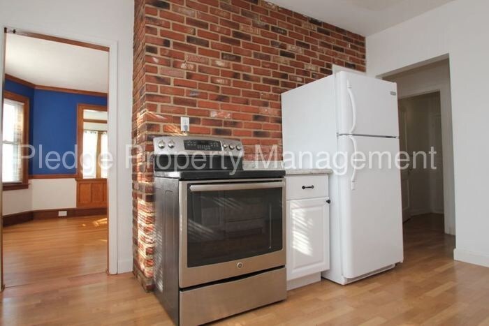 Primary Photo - 65 Benton St