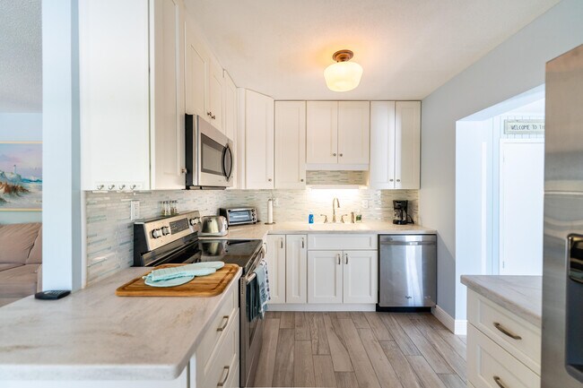 Building Photo - 71 S Las Olas Dr