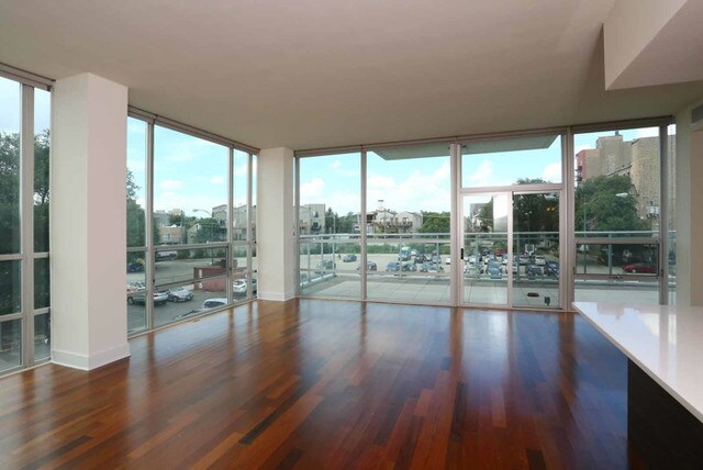 Foto del edificio - 1624 W Division St