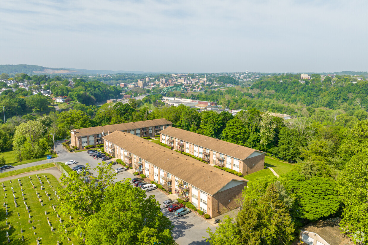 Primary Photo - Ravenscroft Apartments