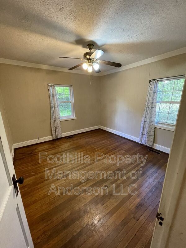 Foto del edificio - 410 Cathcart Dr