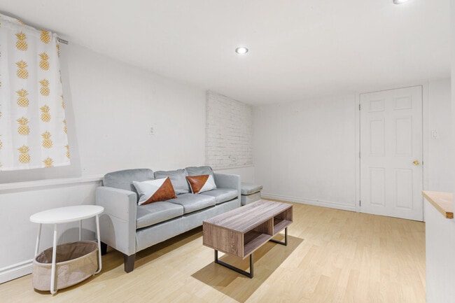 Photo du bâtiment - 2580 Trafalgar St