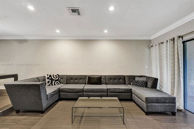 Foto del edificio - 3932 NW 77th Ave
