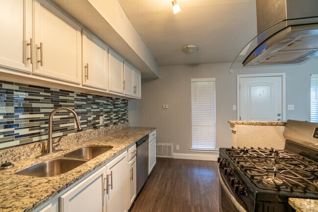 1BR, 1BA - 558SF - Kitchen - North End on Berkman Apartments