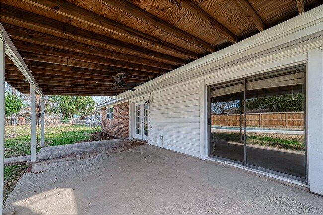 Building Photo - 815 Corydon Dr
