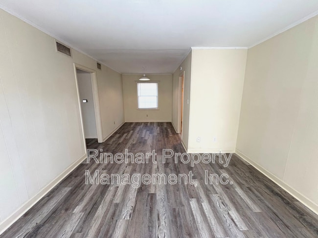 Building Photo - 1045 W Meadow Dr