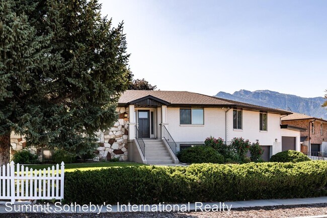 Building Photo - 5 br, 3 bath House - 3208 E Willowcrest Rd