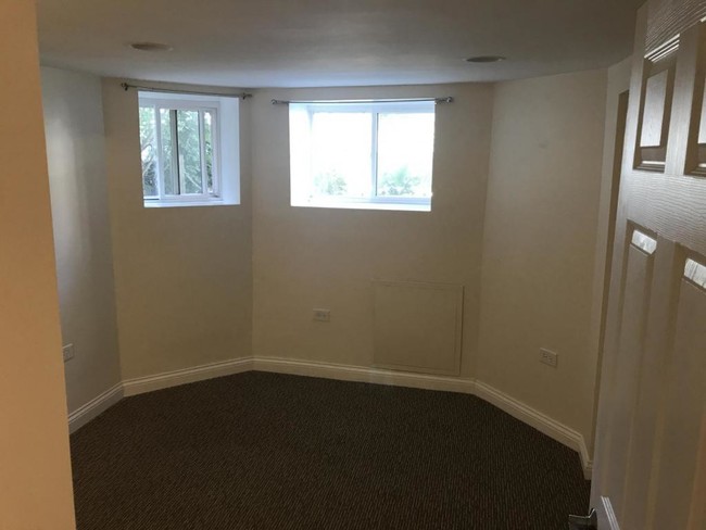 Foto del edificio - 4931 N Bell Ave