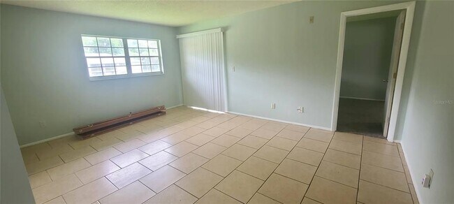 Building Photo - 580 Fairways Ln