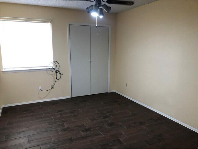 Foto del edificio - 1418 W Braker Ln