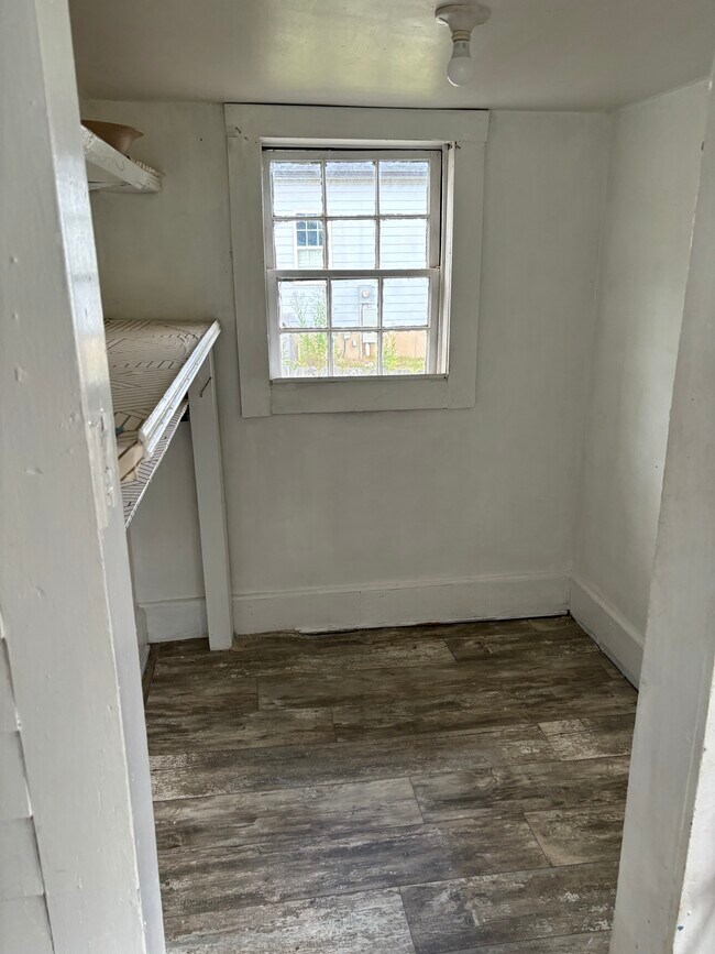 Building Photo - 907 S Johnson St