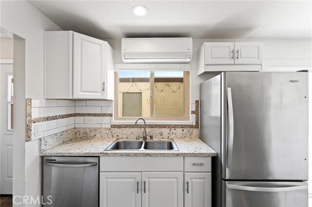 Foto del edificio - 1722 Mitchell Ave