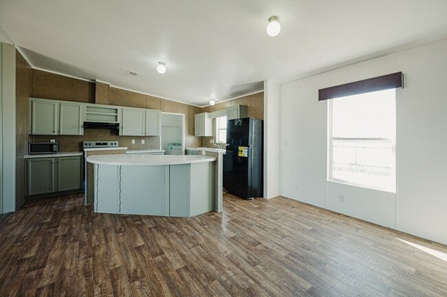 Building Photo - 2423 N Redondo Ave