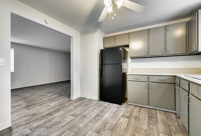 Foto del edificio - 1227 W Beacon St