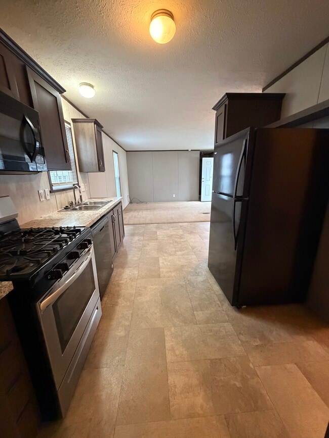 Building Photo - 21 Maynard Cir