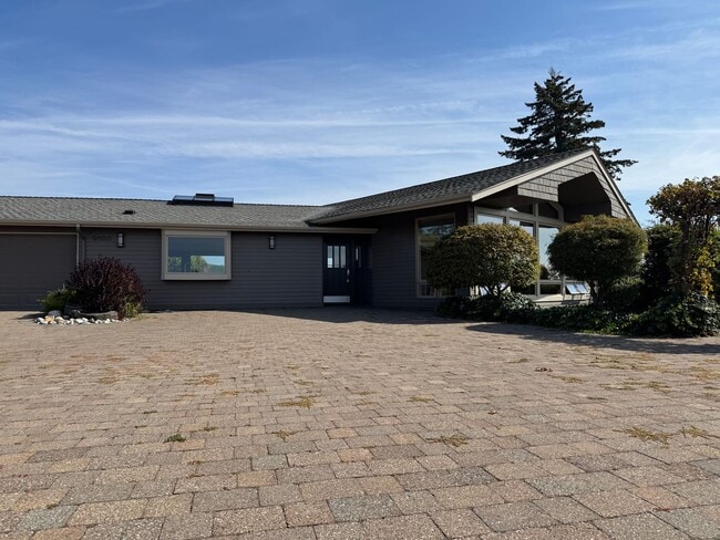 Building Photo - 9600 Hilltop Rd