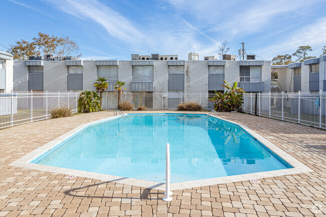 Piscina - Forestwood Apartments