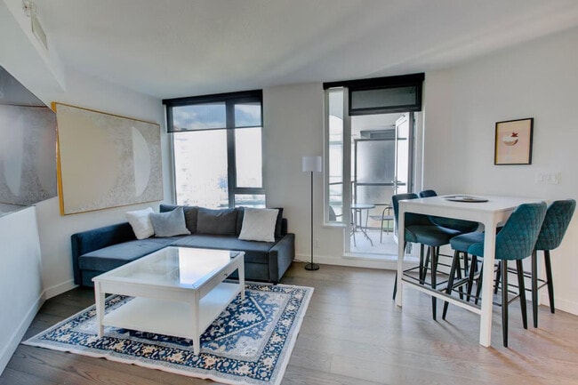 Building Photo - 32 Smithe St