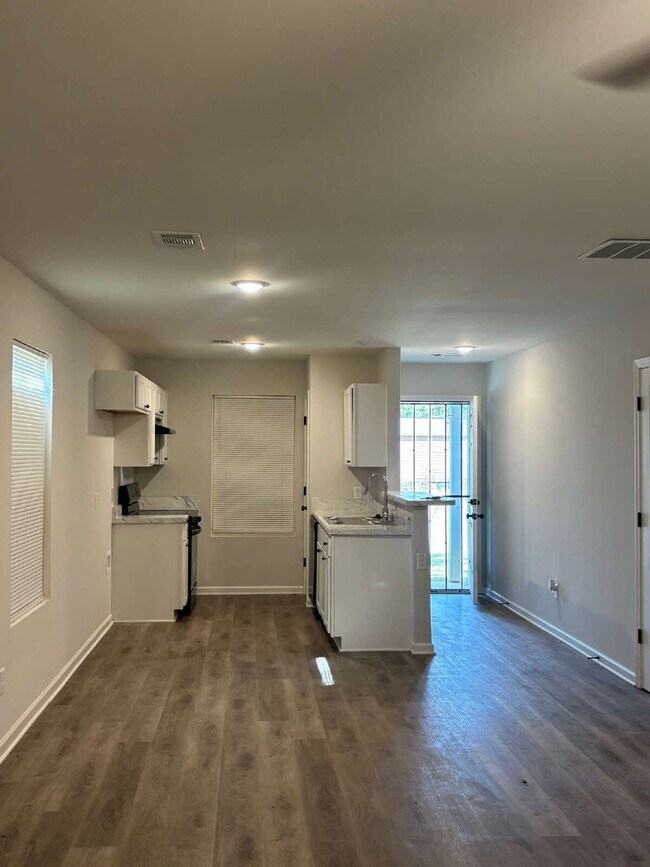 Foto del edificio - "Charming 4-Bedroom Home with 2 Full Baths on Callie Rd, Memphis – Spacious Living Awaits!"