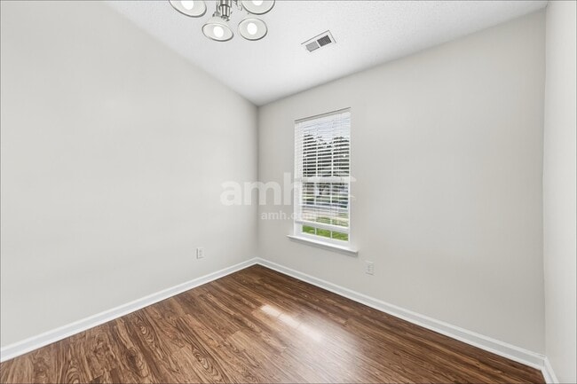 Building Photo - 219 Bellport Dr