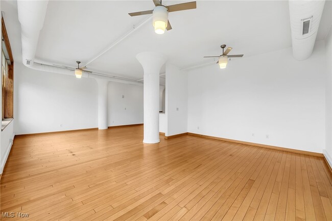 Building Photo - 2077 E 4th St