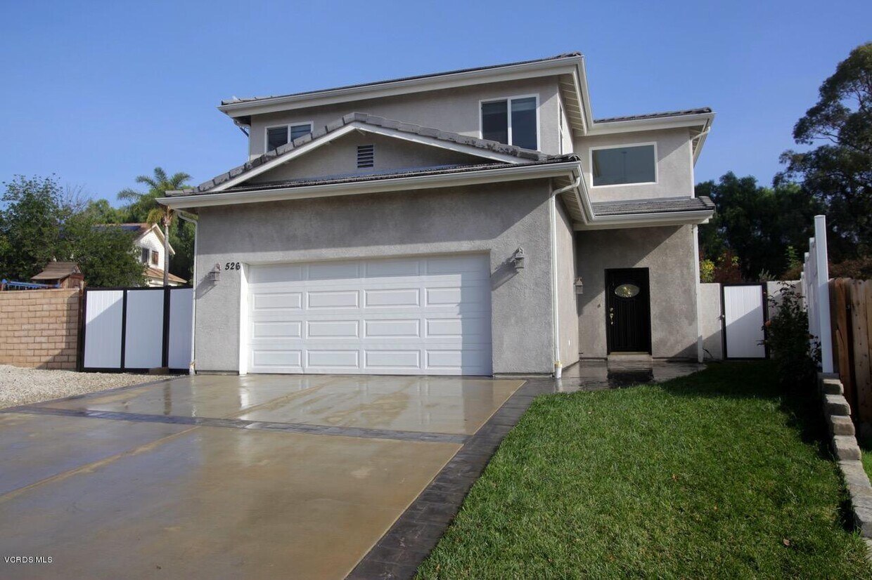 Foto principal - 526 Houston Dr