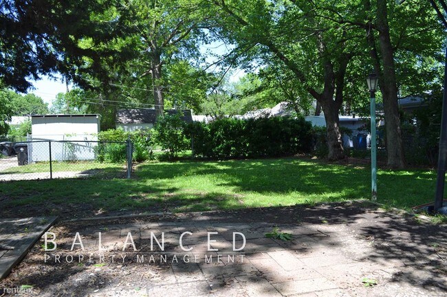 Building Photo - 3 br, 1.5 bath House - 2910 SW 17th St